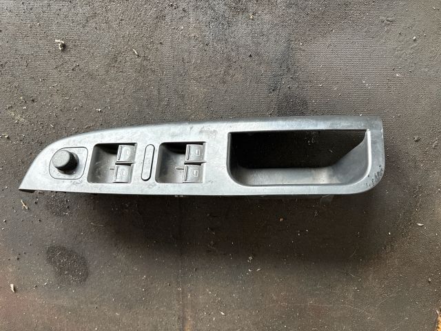 bontott VW GOLF IV Bal első Ablakemelő Kapcsoló