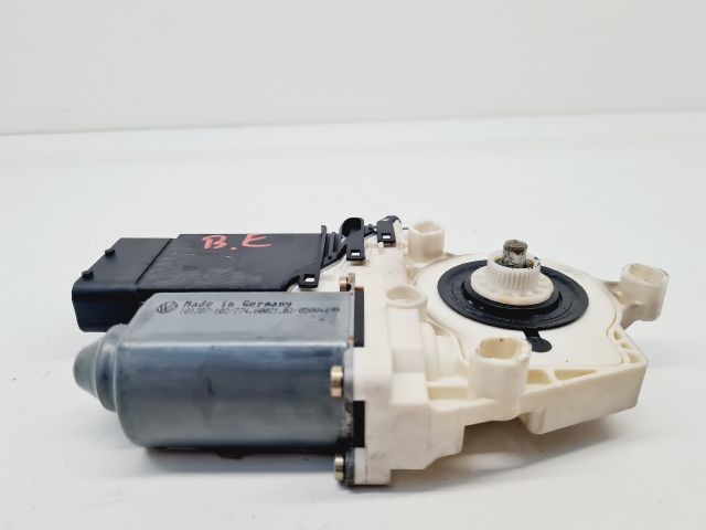 bontott VW GOLF IV Bal első Ablakemelő Motor