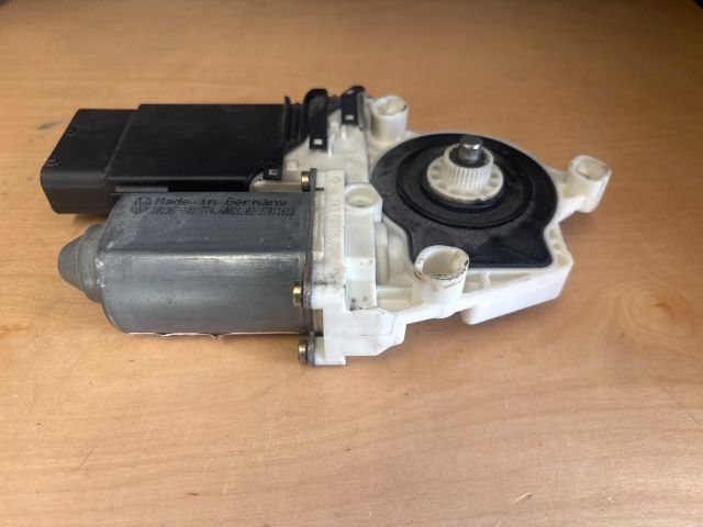bontott VW GOLF IV Bal első Ablakemelő Motor
