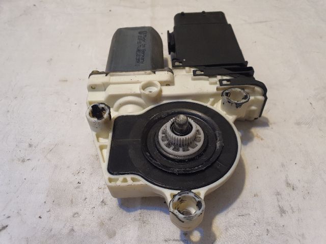 bontott VW GOLF IV Bal első Ablakemelő Motor