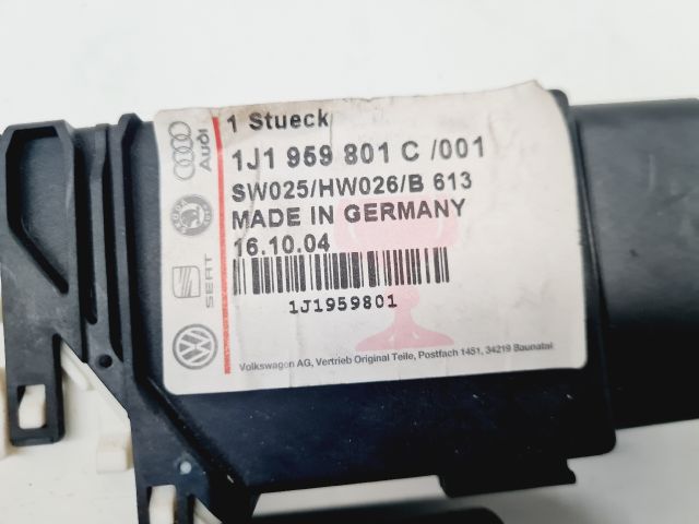 bontott VW GOLF IV Bal első Ablakemelő Motor