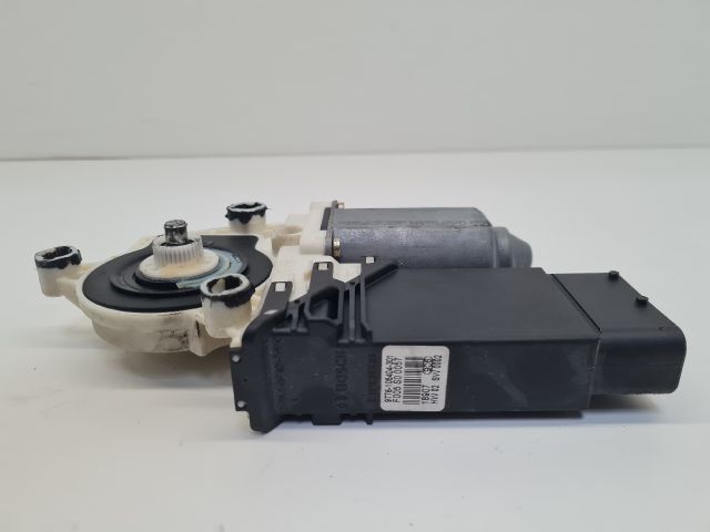 bontott VW GOLF IV Bal első Ablakemelő Motor