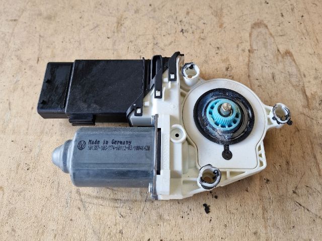 bontott VW GOLF IV Bal első Ablakemelő Motor