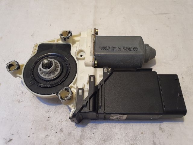 bontott VW GOLF IV Bal első Ablakemelő Motor