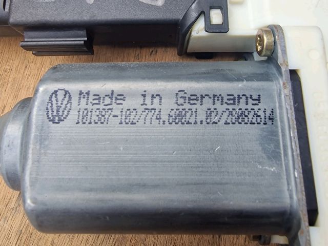 bontott VW GOLF IV Bal első Ablakemelő Motor