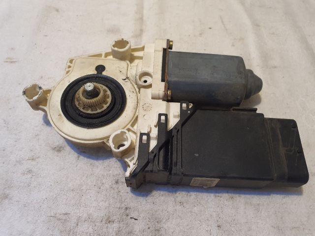 bontott VW GOLF IV Bal első Ablakemelő Motor