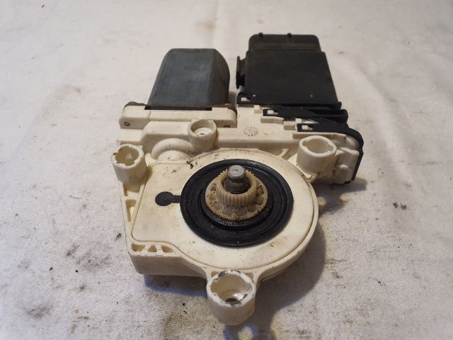 bontott VW GOLF IV Bal első Ablakemelő Motor