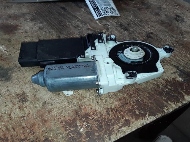 bontott VW GOLF IV Bal első Ablakemelő Motor