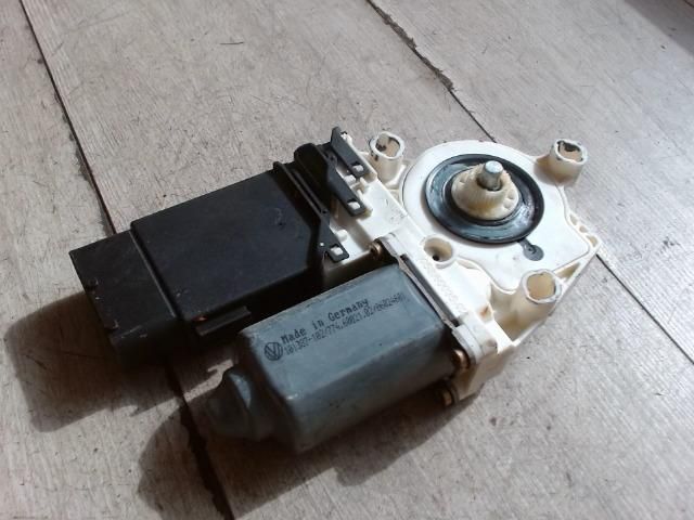 bontott VW GOLF IV Bal első Ablakemelő Motor