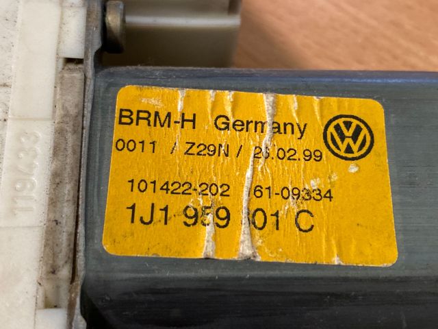 bontott VW GOLF IV Bal első Ablakemelő Szerkezet (Mechanikus)