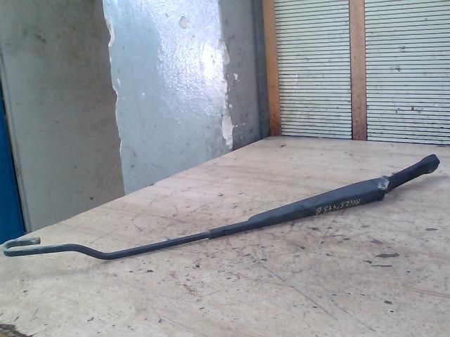 bontott VW GOLF IV Bal első Ablaktörlő Kar