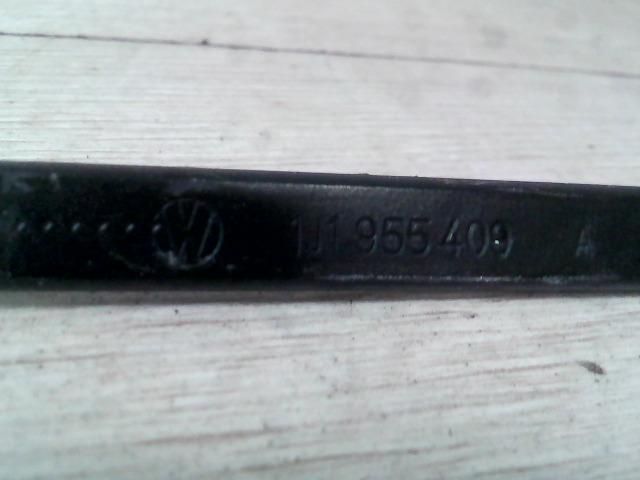 bontott VW GOLF IV Bal első Ablaktörlő Kar