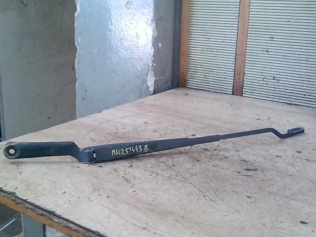 bontott VW GOLF IV Bal első Ablaktörlő Kar