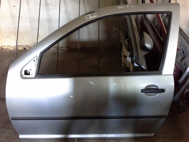 bontott VW GOLF IV Bal első Ajtó (Részeivel)
