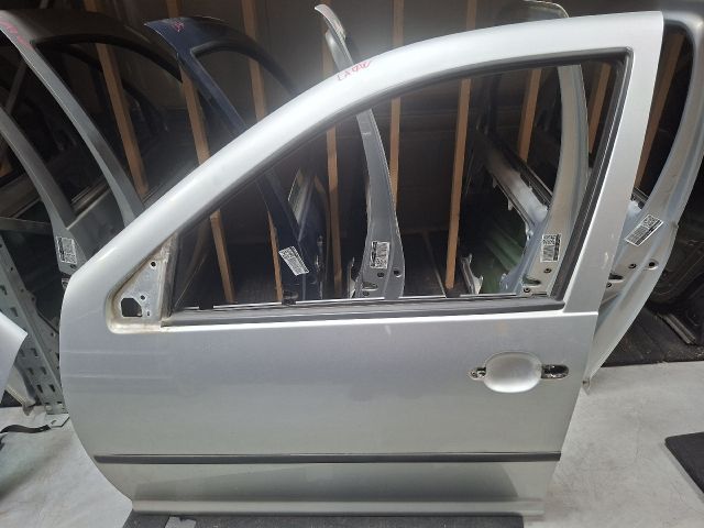 bontott VW GOLF IV Bal első Ajtó (Üres lemez)