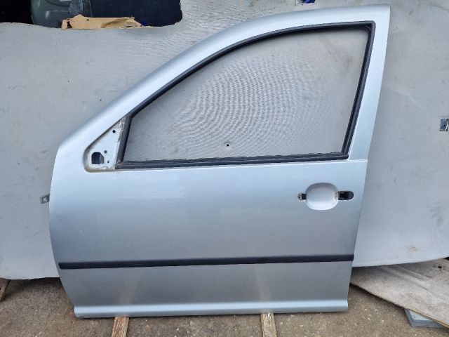 bontott VW GOLF IV Bal első Ajtó (Üres lemez)