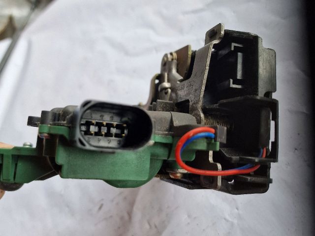 bontott VW GOLF IV Bal első Ajtózár