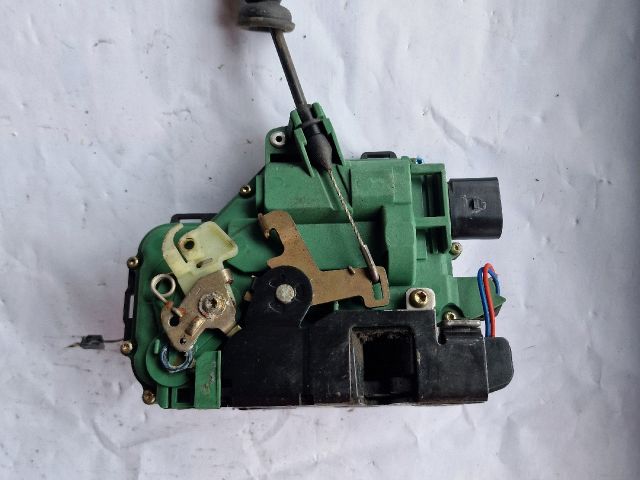 bontott VW GOLF IV Bal első Ajtózár