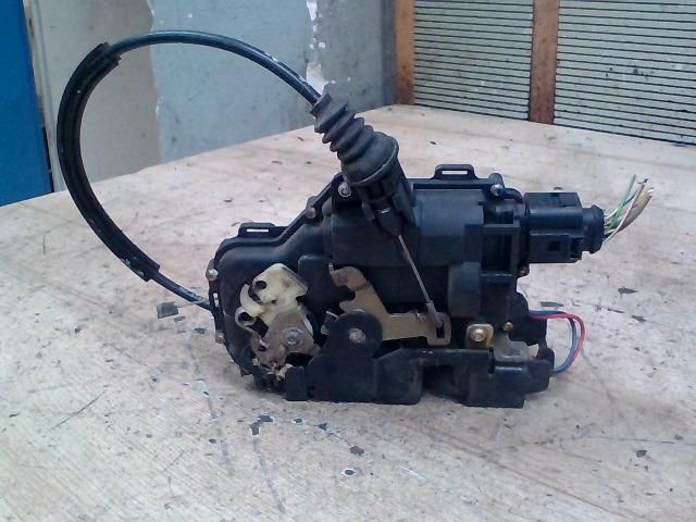 bontott VW GOLF IV Bal első Ajtózár