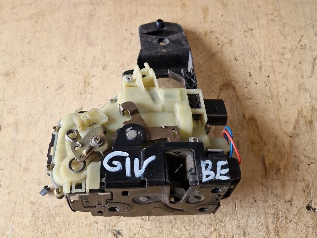 bontott VW GOLF IV Bal első Ajtózár