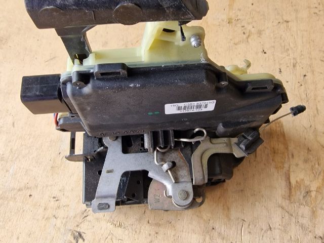 bontott VW GOLF IV Bal első Ajtózár