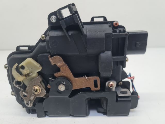 bontott VW GOLF IV Bal első Ajtózár