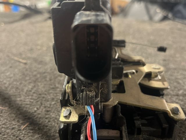 bontott VW GOLF IV Bal első Ajtózár