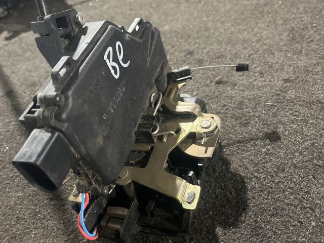 bontott VW GOLF IV Bal első Ajtózár