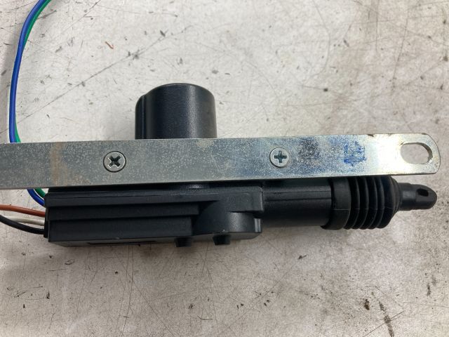 bontott VW GOLF IV Bal első Központizár Motor