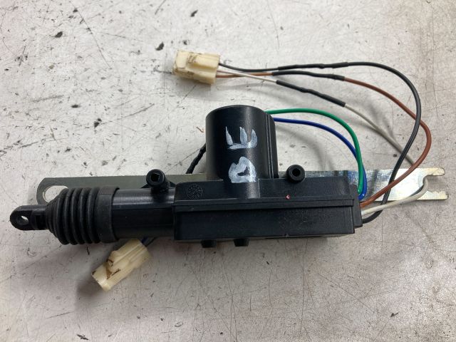 bontott VW GOLF IV Bal első Központizár Motor