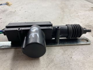 bontott VW GOLF IV Bal első Központizár Motor