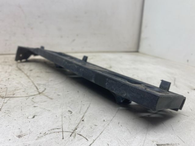 bontott VW GOLF IV Bal első Lökhárító Tartó (Műanyag)