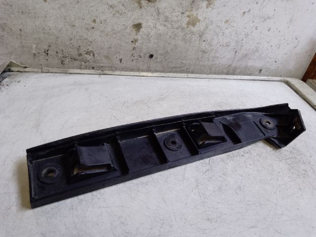 bontott VW GOLF IV Bal első Lökhárító Tartó (Műanyag)