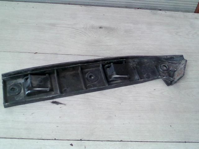 bontott VW GOLF IV Bal első Lökhárító Tartó (Műanyag)