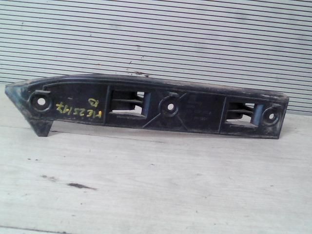 bontott VW GOLF IV Bal első Lökhárító Tartó (Műanyag)