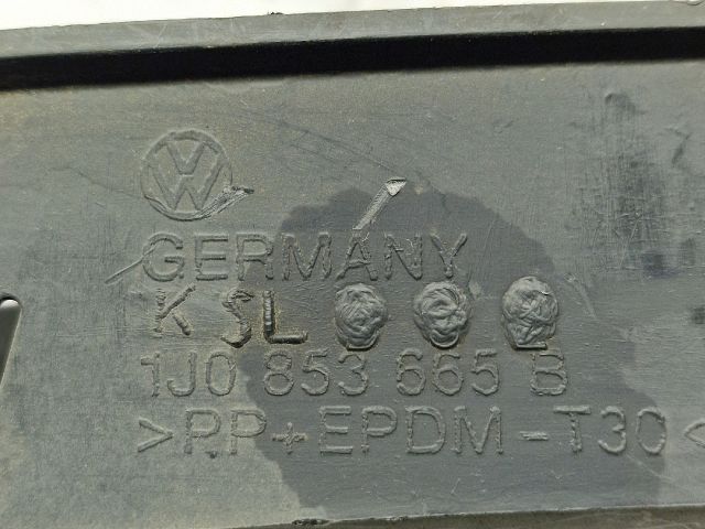 bontott VW GOLF IV Bal első Lökhárító Vakborítás