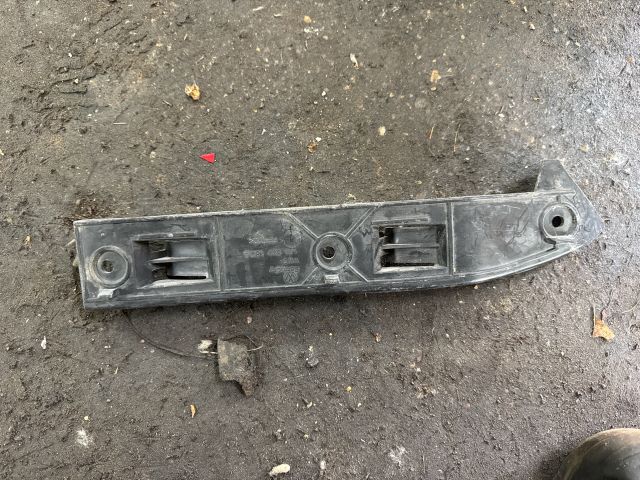 bontott VW GOLF IV Bal első Oldal Lökhárító Tartó (Műanyag)