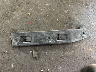 bontott VW GOLF IV Bal első Oldal Lökhárító Tartó (Műanyag)