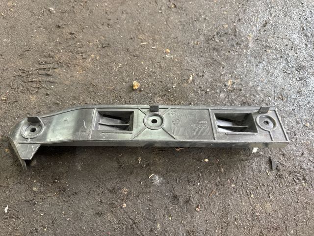 bontott VW GOLF IV Bal első Oldal Lökhárító Tartó (Műanyag)