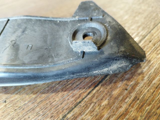 bontott VW GOLF IV Bal első Oldal Lökhárító Tartó (Műanyag)