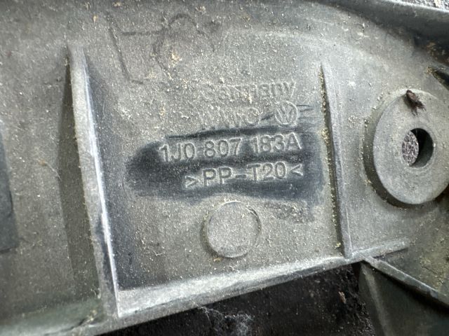 bontott VW GOLF IV Bal első Oldal Lökhárító Tartó (Műanyag)