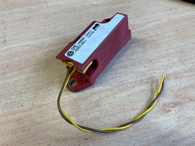 bontott VW GOLF IV Bal első Oldal Ütközés Érzékelő