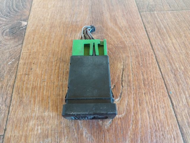 bontott VW GOLF IV Bal első Ülésfűtés Kapcsoló