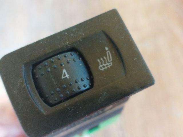 bontott VW GOLF IV Bal első Ülésfűtés Kapcsoló