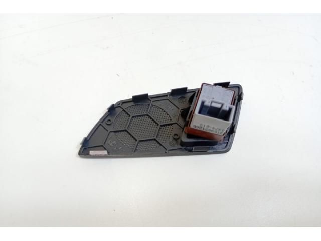 bontott VW GOLF IV Bal első Zárbetét