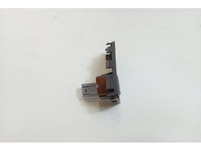 bontott VW GOLF IV Bal első Zárbetét