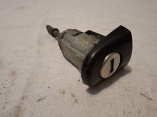 bontott VW GOLF IV Bal első Zárbetét