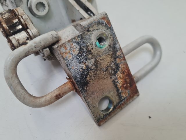 bontott VW GOLF IV Bal első Zsanér