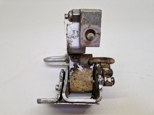 bontott VW GOLF IV Bal első Zsanér