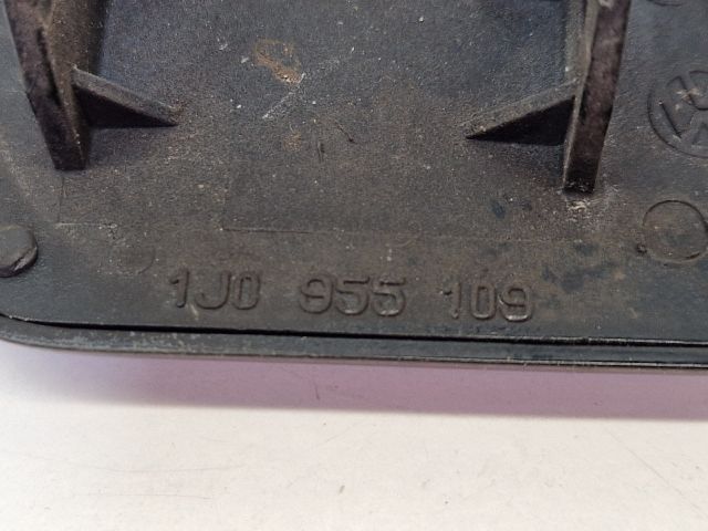 bontott VW GOLF IV Bal Fényszórómosó Fedél